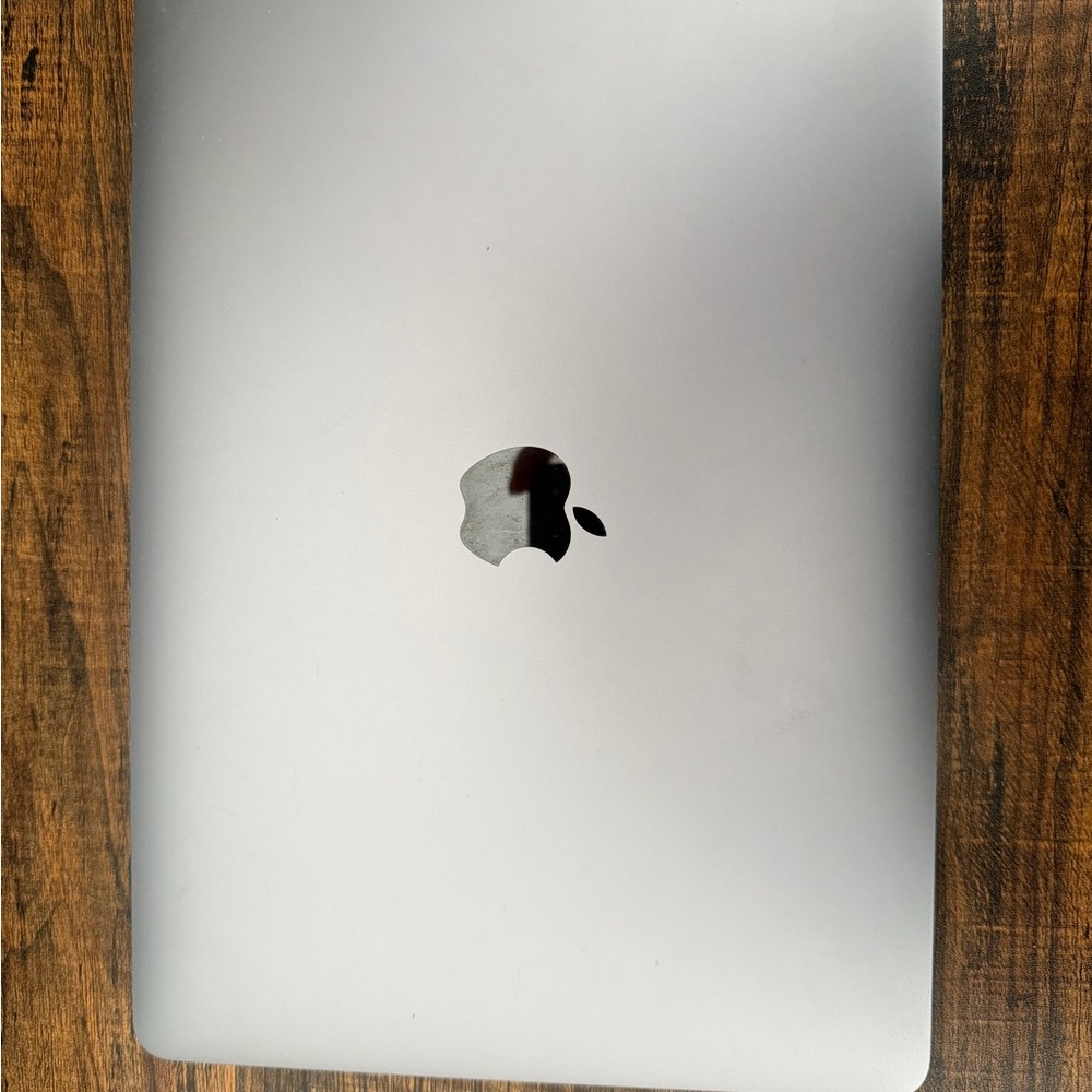 Apple MacBook in Sleek Silver